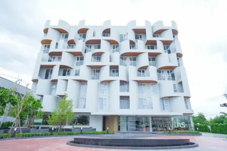 Maybis Hotel Отели в г. Самут Пракан