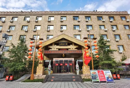 Hushan Hot Spring Resort Отели рядом с достопримечательностью «Licheng City God Temple»