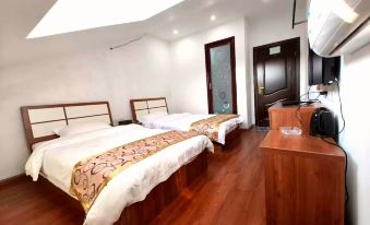 Among Flowers · Shanghao Hotel