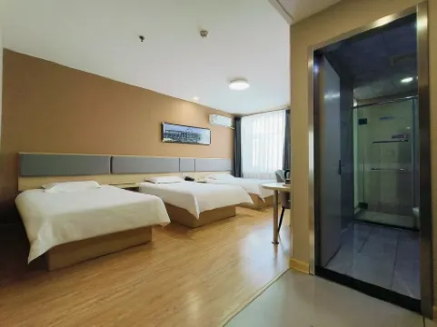 Huayi Hotel (Harbin CapitaLand Airport Bus Station) Отели рядом с достопримечательностью «Tian Jiabing Gymnasium»