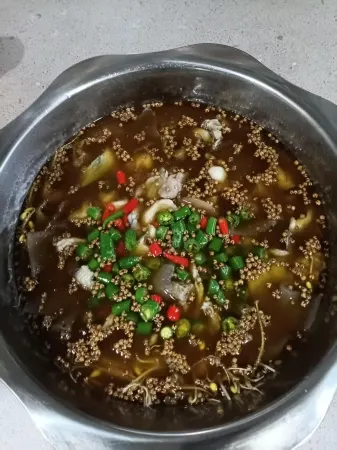 Hanyuan Hushang Yunju Homestay Отели рядом с достопримечательностью «Hanyuan Lake Wetland Park - Campsite»