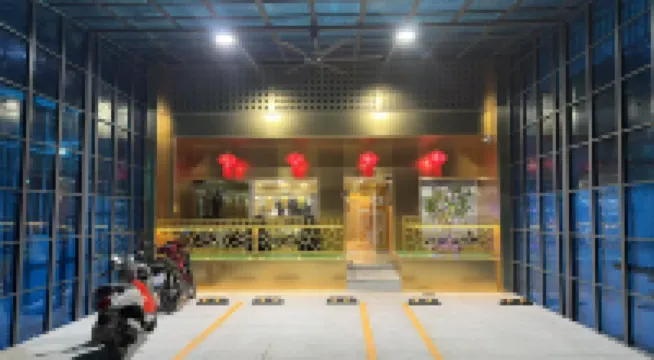 ゴールデン マンゴー ホーム ホテル ラコステ周辺のホテル