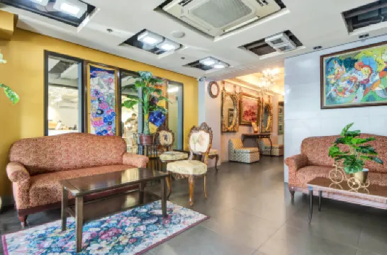 CEO Flats Hotels near Manila Polo Club