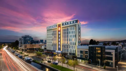 Moon Lake Hotel(Baise Longjing Street Universal Commercial Center store) in Baise