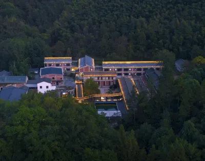 Chizhou Red Monograph Resort Hotel (Jiuhua Tianchi) Hotel dekat Yangchunling Scenic Area