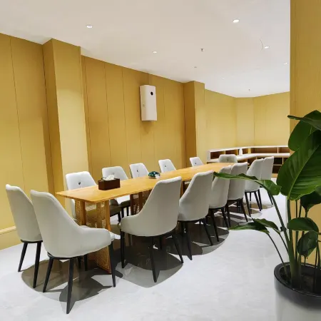 Elong R.YUN Hotel (Hohhot Railway Station Xinhua Square Subway Station)