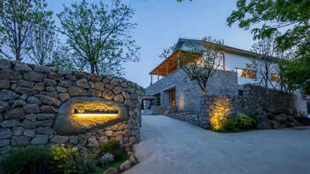 Floral Yun She Courtyard Homestay (Yimeng Mountain Yunmeng Scenic Area Mengshan National Forest Park)