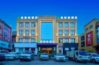 Moon Peninsula Theme Hotel Hotels near CPC Changning County Committee Veteran Cadre Party School