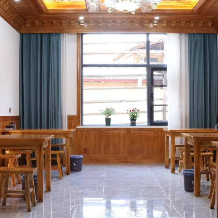 Jialong Homestay (Zhagana Scenic Area Ticket Center)