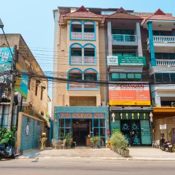 Sridonchai Heritage, Night Bazaar Chiang Mai Отели рядом с достопримечательностью «Чанг Клан»