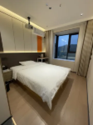 Luoshan Baitao Hotel