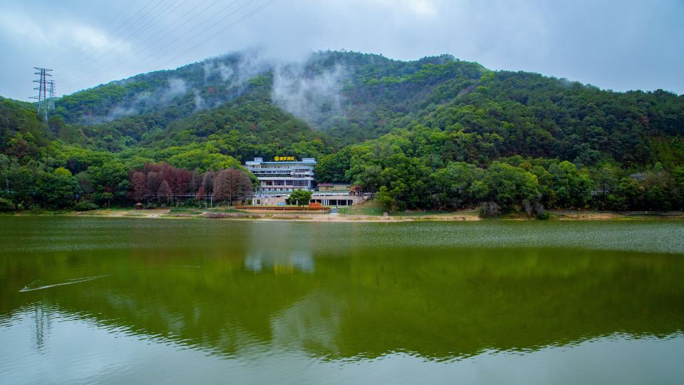 Lakeside Hotel