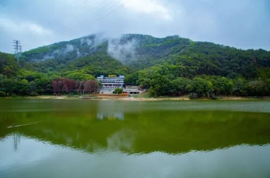 湖畔酒店（梅州客天下泮坑景區店）