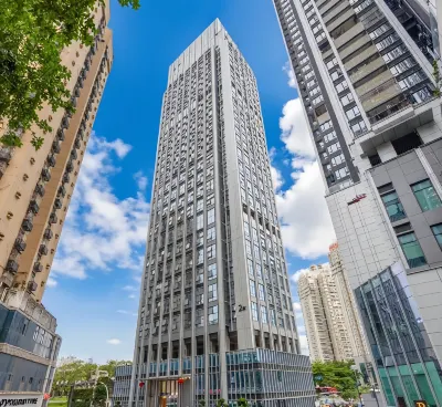 深圳四季萬豪國際公寓（水貝珠寶城店） 鄰近優康迷你購(香港大班冰皮月餅太白店)的酒店