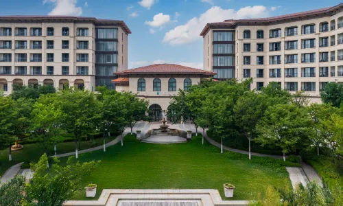 Lushang Spring Lake Resort