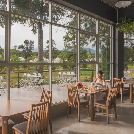 Athena Glamping Khaoyai Отели рядом с достопримечательностью «Wat Tha Chang»