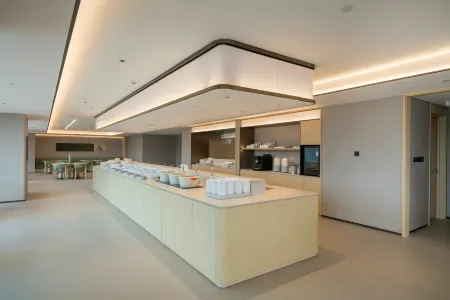 JI Hotel (Zhuhai Austrian Park Plaza Wanxianghui) Отели рядом с достопримечательностью «Putuo Temple»