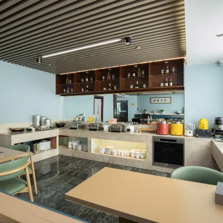 Qingmu Selected Hotel (Ma'anshan East Station Golden Eagle International Branch)