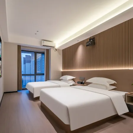 Baiyi Hotel (Jining Wuyue Plaza)