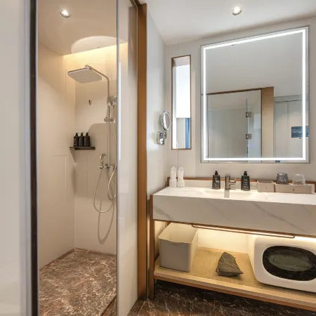 Elong Hotel (Haixi Golmud Jiangyuan Middle Road Kunlun Park Branch)