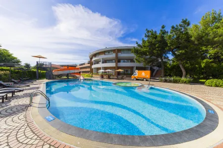 TAO YUAN GOLF & COUNTRY CLUB YAWARD RESORT Отели рядом с достопримечательностью «Тематический парк для малого народа»