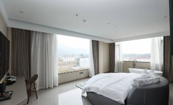 Zhaoqing Boruijin Grand Hotel