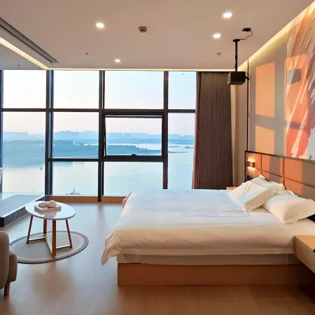 Lanjiangyue River View Homestay Отели рядом с достопримечательностью «Йиджианг Тауер»