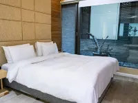 ALL-UR Boutique Motel Kaohsiung Branch Hôtels à proximité de : Station de métro Dadong