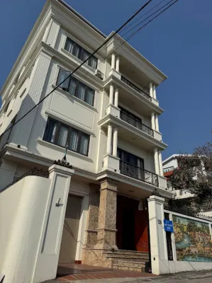 Kim's Family Hotel Hotels near Bai Chay