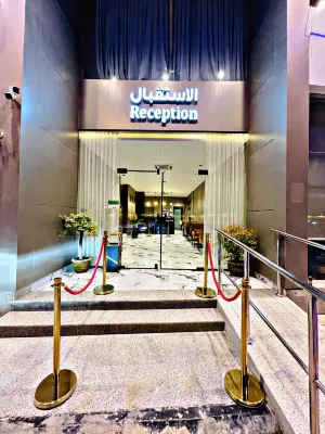 Diamond Garden Hotel Các khách sạn gần The Business Gate