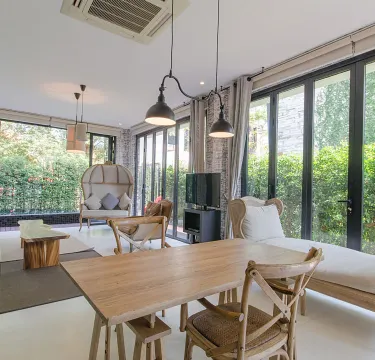 สวีทสระว่ายน้ำ S1