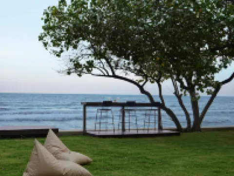 Mola-Mola Beachfront Villa by Yudee Assets โรงแรมในอำเภอ ท่ายาง