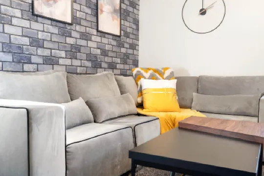 Law 1 - INVOICE and REDUCED PRICE are only by SUNRISE SHORT LETS DUNDEE, 4 Rooms, 4 Beds