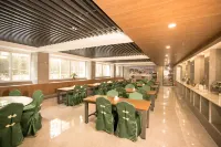 Four Seasons Hotel Jiangmen Huicheng (Guifengshan National Forest Park)