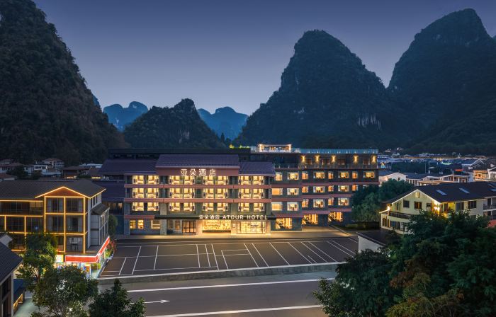 桂林陽朔西街城中城亞朵酒店