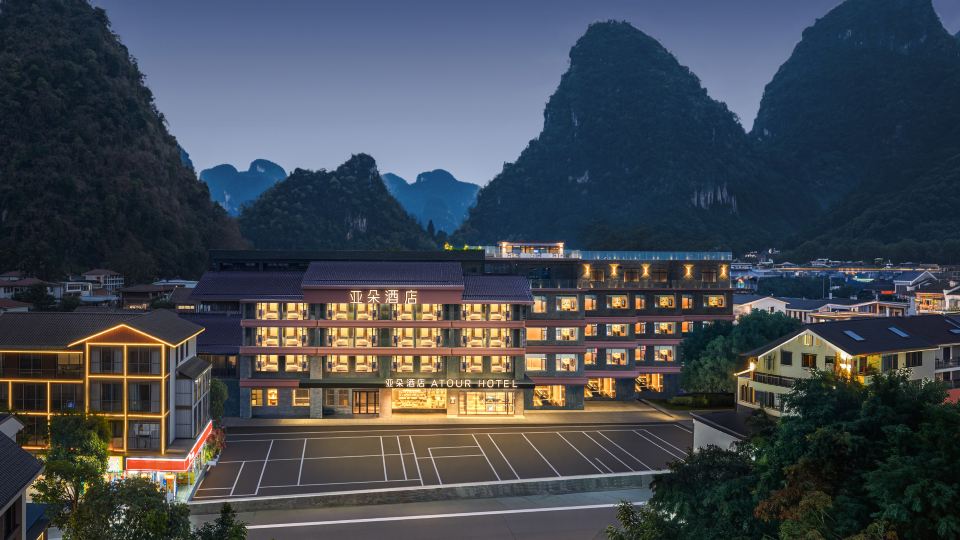 Guilin Yangshuo West Street City Center Atour Hotel