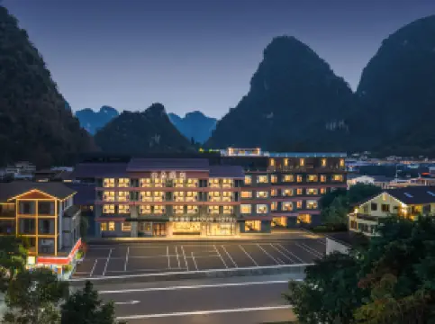 Guilin Yangshuo West Street City Center Atour Hotel