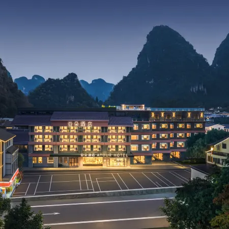 Guilin Yangshuo West Street City Center Atour Hotel