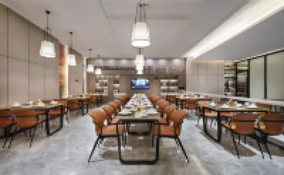 Ease Hotel · Zhi (Yichang Three Gorges Visitor Center Binjiang Wanda)