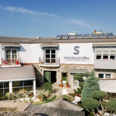 SIGNATURE ALACATI Hotels near Wyndy Beach