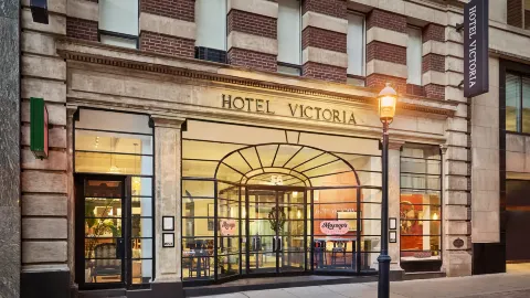 Hotel Victoria in Toronto