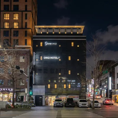 Hongdae Ongi Hotel Отели рядом с достопримечательностью «Магазин New Balance»