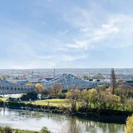 Rouen Seine View Apartment – Close to Center with Parking Included