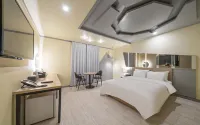 Gimhae Tour Hotel - ที่มีที่จอดรถ