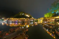 Miss Dong’s River View Homestay, Fenghuang Ancient Town - ที่มีบาร์