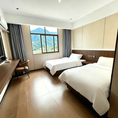 Xiangjing Grand Hotel (Motuo Passenger Station)
