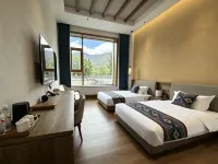 Light and Shadow Yunqi Hotel (Kangding Xinduqiao Town)