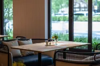 Home Inn Rui Bai Yun Hotel (She County Huizhou Ancient City Zhixin Square Branch - พร้อมอาหารเช้า