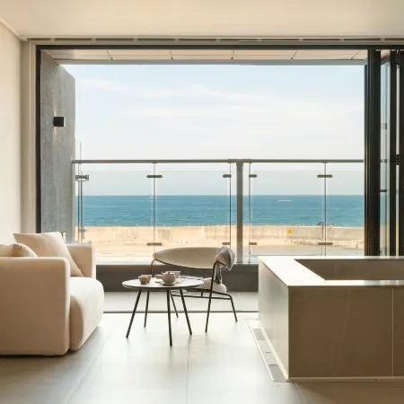 Plott The One Sokcho Xiella The Beach Отели рядом с достопримечательностью «Стадион Сокчхо»