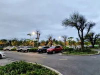 Arena Cam Ranh Seaview by Panacea Home - parking